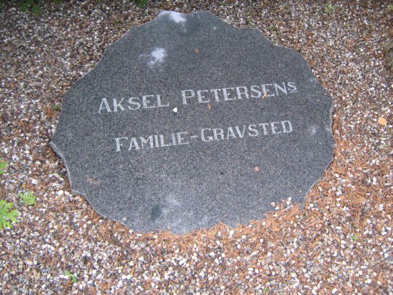 Billede af gravsten på Haslev Kirkegård